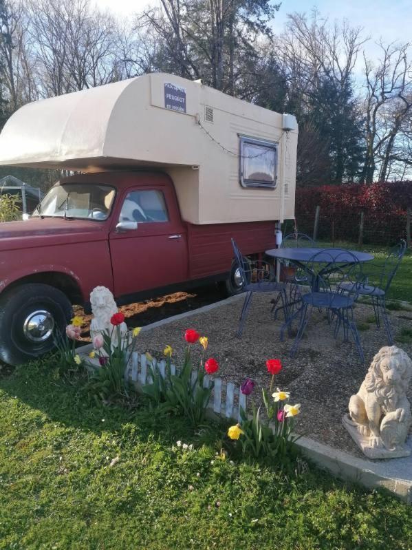 La Roulotte Des Trois Arbres Bed & Breakfast Oradour-sur-Glane Exterior photo
